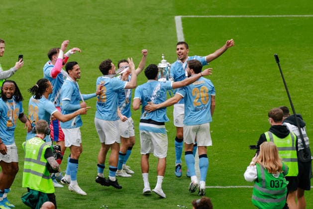 FA Cup Final Chelsea v Manchester City Wembley Stadium 16.05.2026 Manchester City players celebrate with the cup at the end FA Cup Final Chelsea v Manchester City Wembley Stadium 16.05.2026 Photograph By Marc Aspland The Times  Copyright: xMarcxAsplandx NINTCHDBPICT001081313297