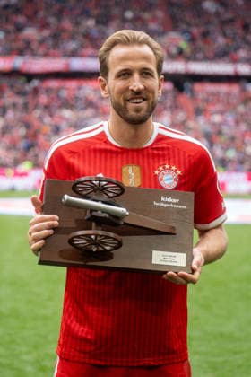 Harry Kane (FC Bayern Muenchen, 09) mit Torjaegerkanone, Torjubel, Jubel, Freude, Emotionen, Geste,, GER, FC Bayern Muenchen vs. 1. FC Koeln, Fussball, 1. Bundesliga, 34. Spieltag, Spielzeit 2025 2026, 16.05.2026, DFL REGULATIONS PROHIBIT ANY USE OF PHOTOGRAPHS AS IMAGE SEQUENCES AND OR QUASI-VIDEO, GER, FC Bayern Muenchen vs. 1. FC Koeln, Fussball, 1. Bundesliga, 34. Spieltag, Spielzeit 2025 2026, 16.05.2026, Muenchen Copyright: xEibner-Pressefoto EdwardxCheungx EP_ECG