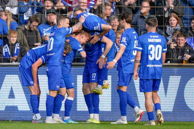 16.05.2026, Hänsch-Arena, Meppen, GER, Regionalliga-Nord, 34. Spieltag: SV Meppen vs FC St. Pauli II, Jubel nach 1:0 von Dominique Domröse (SV Meppen 2), Mitte DFL REGULATIONS PROHIBIT ANY USE OF PHOTOGRAPHS AS IMAGE SEQUENCES AND OR QUASI-VIDEO. Meppen Niedersachsen Deutschland Hänsch-Arena