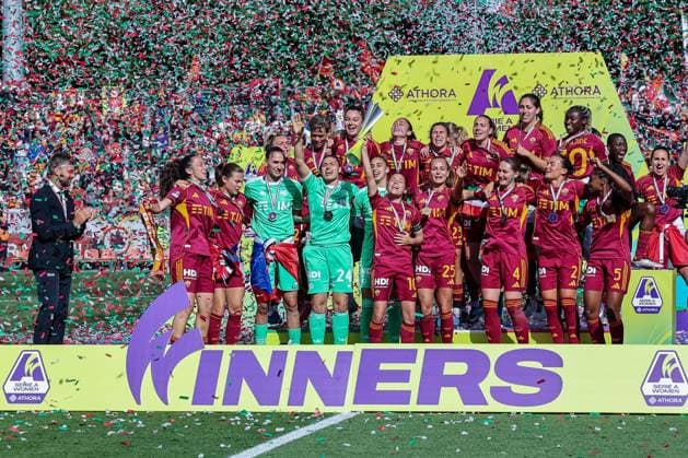IPA84756783 - The Roma Women Team awards ceremony during AS Roma vs Genoa CFC, Italian football Serie A Women match in Rome, Italy, May 16 2026  Copyright: xLuigixMariani IPAxSportx xx 84756783