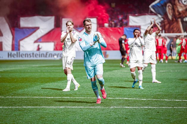 Deutschland: Fussball: 1. Bundesliga 2025 2026 , 34. Spieltag - 1. FC Heidenheim vs 1. FSV Mainz 05 - Voith-Arena (Heidenheim an der Brenz) : Daniel Batz (1. FSV Mainz 05, 33) Gestik, Geste, Mimik Copyright: xBennetxLongx