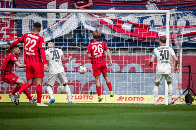 Deutschland: Fussball: 1. Bundesliga 2025 2026 , 34. Spieltag - 1. FC Heidenheim vs 1. FSV Mainz 05 - Voith-Arena (Heidenheim an der Brenz) : Phillip Tietz (1. FSV Mainz 05, 20) Tor, Torschuss Copyright: xBennetxLongx