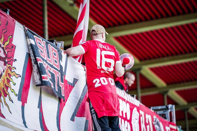 Deutschland: Fussball: 1. Bundesliga 2025 2026 , 34. Spieltag - 1. FC Heidenheim vs 1. FSV Mainz 05 - Voith-Arena (Heidenheim an der Brenz) : Fan, Fans, Choreo, Fahnen Copyright: xBennetxLongx