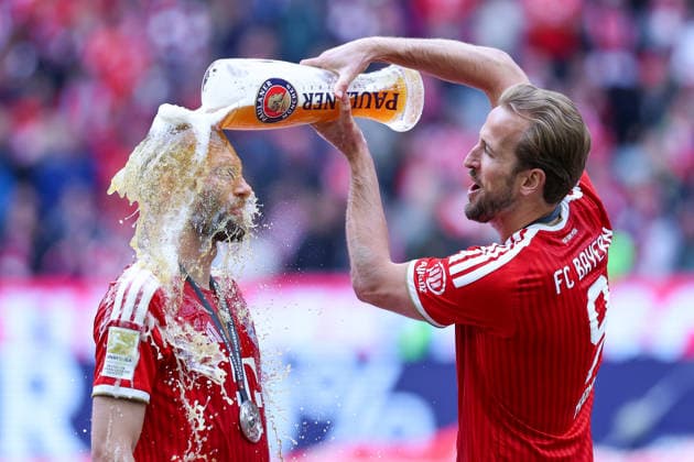 GER; 1. FBL, FC Bayern München vs 1. FC Köln 16.05.2026, Allianz Arena, München, GER; 1. FBL, FC Bayern München vs 1. FC Köln, im Bild picture shows Konrad Laimer ( FC Bayern München 27 ), links - Harry Kane ( FC Bayern München 9 ), rechts *** GER 1 FBL, FC Bayern München vs 1 FC Köln 16 05 2026, Allianz Arena, Munich, GER 1 FBL, FC Bayern München vs 1 FC Köln, picture shows Konrad Laimer FC Bayern München 27 , left Harry Kane FC Bayern München 9 , right nordphotoxGmbHx xSchneider nph00003
