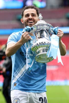 FA Cup Final 2026 16 May 2026, Wembley - Emirates FA Cup Final - Chelsea v Manchester City - Bernardo Silva of Manchester City holds the cup - Photo: Charlotte Wilson Offside. London UK Copyright: xCharlottexWilsonx xOffsidexOffside