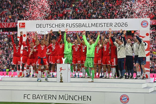 Teamfoto,Team,Mannschaft,Mannschaftsfoto Leon GORETZKA (Bayern Muenchen) mit Schale, Siegerehrung, Fussball 1. Bundesliga Saison 2025 2026, 34.Spieltag, Spieltag34 FC Bayern Muenchen - 1.FC Koeln am 16.05.2026 , A L L I A N Z A R E N A.