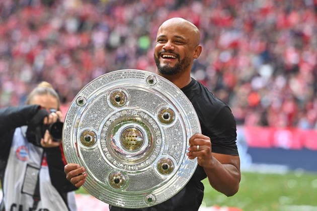 Trainer Vincent KOMPANY (Bayern Muenchen) mit der Meisterschale,Schale,Pokal,Cup,Trophaee. Fussball 1. Bundesliga Saison 2025 2026, 34.Spieltag, Spieltag34 FC Bayern Muenchen - 1.FC Koeln am 16.05.2026 , A L L I A N Z A R E N A.