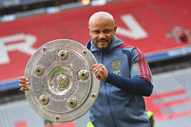 Trainer Vincent KOMPANY (Bayern Muenchen) mit der Meisterschale,Schalr,Pokal,Cup,Trophaee. Fussball 1. Bundesliga Saison 2025 2026, 34.Spieltag, Spieltag34 FC Bayern Muenchen - 1.FC Koeln am 16.05.2026 , A L L I A N Z A R E N A.