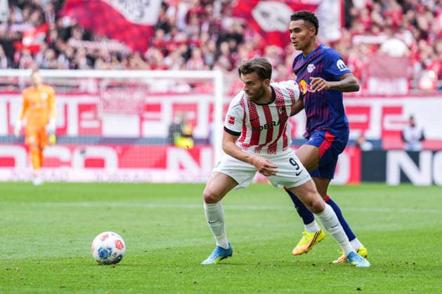 1. Bundesliga: SC Freiburg vs RB Leipzig, 16.05.2026 Zweikampf zwischen Lucas Höler (SC Freiburg, 9) und Antonio Nusa (RB Leipzig, 7) 1. Bundesliga: SC Freiburg vs RB Leipzig, Europa-Park-Stadion, 16.05.2026 DFB DFL REGULATIONS PROHIBIT ANY USE OF PHOTOGRAPHS AS IMAGE SEQUENCES AND OR QUASI-VIDEO. Copyright: xBEAUTIFULxSPORTS Boscox