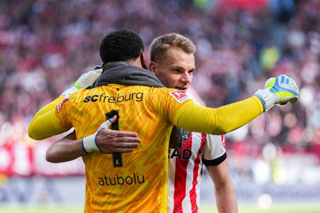 1. Bundesliga: SC Freiburg vs RB Leipzig, 16.05.2026 Noah Atubolu (SC Freiburg, 1) und Philipp Lienhart (SC Freiburg, 3) nach Abpfiff 1. Bundesliga: SC Freiburg vs RB Leipzig, Europa-Park-Stadion, 16.05.2026 DFB DFL REGULATIONS PROHIBIT ANY USE OF PHOTOGRAPHS AS IMAGE SEQUENCES AND OR QUASI-VIDEO. Copyright: xBEAUTIFULxSPORTS Boscox
