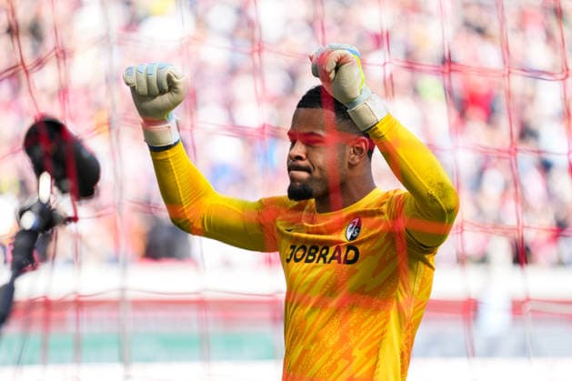 1. Bundesliga: SC Freiburg vs RB Leipzig, 16.05.2026 Noah Atubolu (SC Freiburg, 1) nach Abpfiff der sich über den Sieg und den Conference-Platz freut 1. Bundesliga: SC Freiburg vs RB Leipzig, Europa-Park-Stadion, 16.05.2026 DFB DFL REGULATIONS PROHIBIT ANY USE OF PHOTOGRAPHS AS IMAGE SEQUENCES AND OR QUASI-VIDEO. Copyright: xBEAUTIFULxSPORTS Boscox