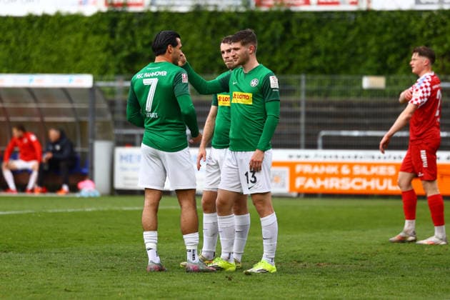 Fußball I Herren I Saison 2025 2026 I Regionalliga Nord I 34.Spieltag I Eintracht Norderstedt - HSC Hannover I 16.05.2026 EvrenSerbes (7, HSC Hannover) Mico Noel Schmidt (13, HSC Hannover) Norderstedt Edmund Plambeck Stadion Schleswig-Holstein Deutschland Copyright: xLobeca RalfxHomburgx