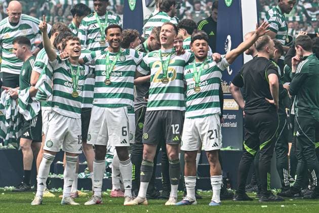 Celtic v Heart of Midlothian William Hill Premiership Players of Celtic celebrtae at full time during the William Hill Premiership match at Celtic Park, Glasgow 16 05 2026 UK Newspapers OUT Copyright: xJamiexJohnstonx FIL-23440-0161