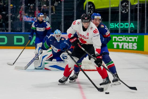 FRIBOURG, SWITZERLAND - MAY 16: John Tavares of Canada C) against Peter Spornberger of Italy R) during the 2026 IIHF Ice hockey, Eishockey World Championship, WM, Weltmeisterschaft Switzerland game between Italy and Canada at BCF Arena on May 16, 2026 in Fribourg, Fribourg. Fribourg BCF Arena Fribourg Switzerland Copyright: xJustPictures.ch JarixPestelaccix jp-en-EuSpIm-JP6_JAR_Italy_Canada_16May2026_00058