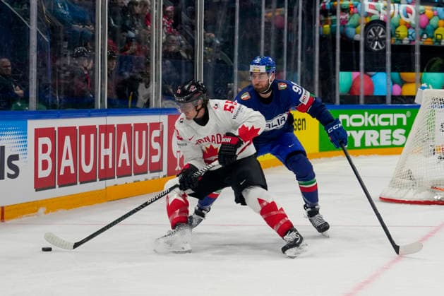 FRIBOURG, SWITZERLAND - MAY 16: Mark Scheifele of Canada L) against Dylan Di Perna of Italy R) during the 2026 IIHF Ice hockey, Eishockey World Championship, WM, Weltmeisterschaft Switzerland game between Italy and Canada at BCF Arena on May 16, 2026 in Fribourg, Fribourg. Fribourg BCF Arena Fribourg Switzerland Copyright: xJustPictures.ch JarixPestelaccix jp-en-EuSpIm-JP6_JAR_Italy_Canada_16May2026_00064