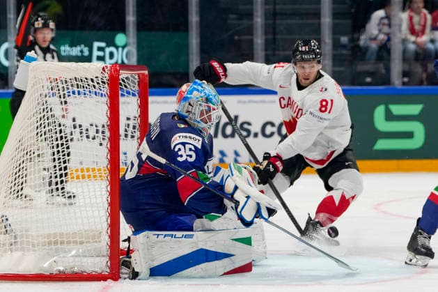 FRIBOURG, SWITZERLAND - MAY 16: goalkeeper Davide Fadani of Italy L) saves during the 2026 IIHF Ice hockey, Eishockey World Championship, WM, Weltmeisterschaft Switzerland game between Italy and Canada at BCF Arena on May 16, 2026 in Fribourg, Fribourg. Fribourg BCF Arena Fribourg Switzerland Copyright: xJustPictures.ch JarixPestelaccix jp-en-EuSpIm-JP6_JAR_Italy_Canada_16May2026_00090