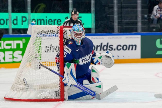 FRIBOURG, SWITZERLAND - MAY 16: goalkeeper Davide Fadani of Italy in action during the 2026 IIHF Ice hockey, Eishockey World Championship, WM, Weltmeisterschaft Switzerland game between Italy and Canada at BCF Arena on May 16, 2026 in Fribourg, Fribourg. Fribourg BCF Arena Fribourg Switzerland Copyright: xJustPictures.ch JarixPestelaccix jp-en-EuSpIm-JP6_JAR_Italy_Canada_16May2026_00096