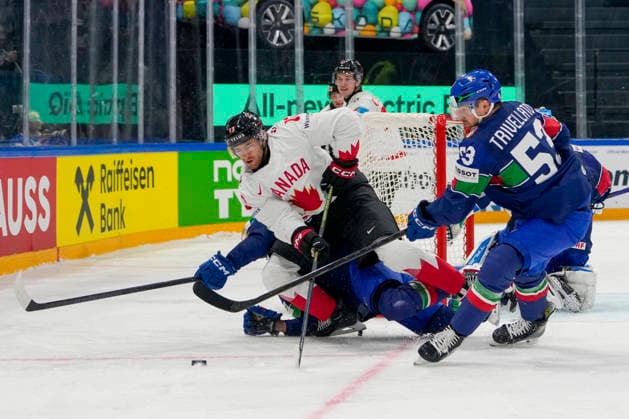 FRIBOURG, SWITZERLAND - MAY 16: Gabriel Vilardi of Canada L) against Alex Trivellato of Italy R) during the 2026 IIHF Ice hockey, Eishockey World Championship, WM, Weltmeisterschaft Switzerland game between Italy and Canada at BCF Arena on May 16, 2026 in Fribourg, Fribourg. Fribourg BCF Arena Fribourg Switzerland Copyright: xJustPictures.ch JarixPestelaccix jp-en-EuSpIm-JP6_JAR_Italy_Canada_16May2026_00099