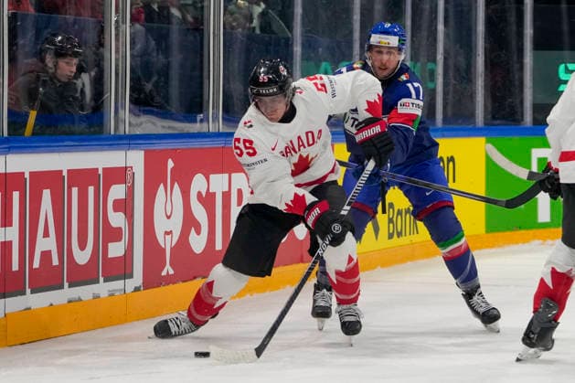 FRIBOURG, SWITZERLAND - MAY 16: Mark Scheifele of Canada L) against Carmine Buono of Italy R) during the 2026 IIHF Ice hockey, Eishockey World Championship, WM, Weltmeisterschaft Switzerland game between Italy and Canada at BCF Arena on May 16, 2026 in Fribourg, Fribourg. Fribourg BCF Arena Fribourg Switzerland Copyright: xJustPictures.ch JarixPestelaccix jp-en-EuSpIm-JP6_JAR_Italy_Canada_16May2026_00115