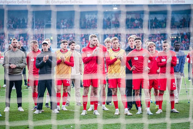 Deutschland: Fussball: 1. Bundesliga 2025 2026 , 34. Spieltag - 1. FC Heidenheim vs 1. FSV Mainz 05 - Voith-Arena (Heidenheim an der Brenz) : Mimik, Gestik, Geste, Emotionen, nach dem Spiel, Mannschaft, Spieler Copyright: xBennetxLongx