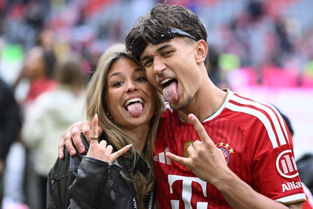 16.05.2026, xemx, Fussball 1.Bundesliga, FC Bayern Muenchen - 1.FC Köln v.l. Jubel, Freude über den Gewinn der Meisterschaft Tom Bischof (FC Bayern Muenchen) mit seiner Freundin Josefine Scholl (DFL DFB REGULATIONS PROHIBIT ANY USE OF PHOTOGRAPHS as IMAGE SEQUENCES and or QUASI-VIDEO) Muenchen