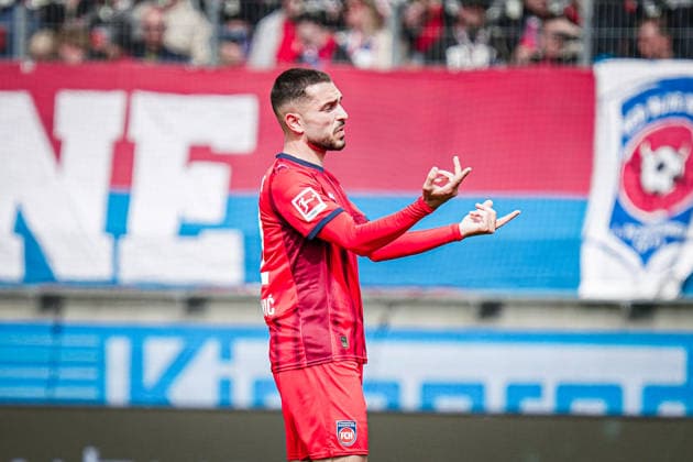 Deutschland: Fussball: 1. Bundesliga 2025 2026 , 34. Spieltag - 1. FC Heidenheim vs 1. FSV Mainz 05 - Voith-Arena (Heidenheim an der Brenz) : Arijon Ibrahimovic (1. FC Heidenheim, 22) Mimik, Gestik, Geste Copyright: xBennetxLongx