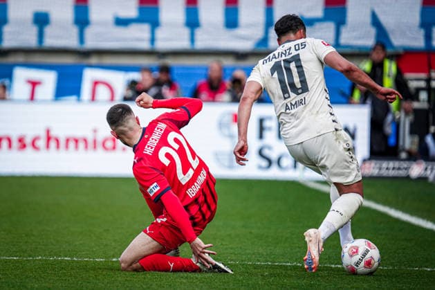 Deutschland: Fussball: 1. Bundesliga 2025 2026 , 34. Spieltag - 1. FC Heidenheim vs 1. FSV Mainz 05 - Voith-Arena (Heidenheim an der Brenz) : Nadiem Amiri (1. FSV Mainz 05, 10) am Ball Copyright: xBennetxLongx