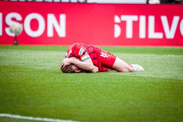 Deutschland: Fussball: 1. Bundesliga 2025 2026 , 34. Spieltag - 1. FC Heidenheim vs 1. FSV Mainz 05 - Voith-Arena (Heidenheim an der Brenz) : Patrick Mainka (1. FC Heidenheim, 6) verletzt am Boden Copyright: xBennetxLongx