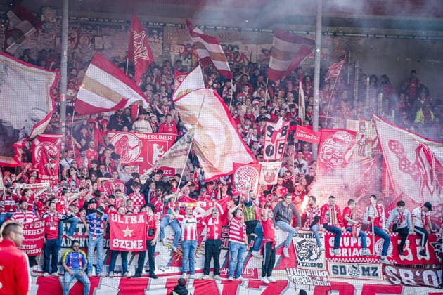 Deutschland: Fussball: 1. Bundesliga 2025 2026 , 34. Spieltag - 1. FC Heidenheim vs 1. FSV Mainz 05 - Voith-Arena (Heidenheim an der Brenz) : Tribüne, Fans, Fahnen, Pyro, Pyrotechnik Copyright: xBennetxLongx