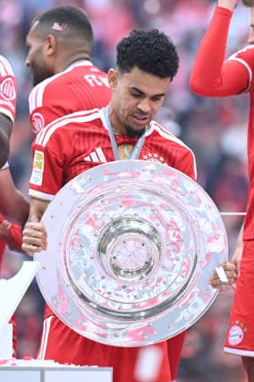 16.05.2026, xemx, Fussball 1.Bundesliga, FC Bayern Muenchen - 1.FC Köln v.l. Jubel, Freude über den Gewinn der Meisterschaft Luis Diaz (FC Bayern Muenchen) (DFL DFB REGULATIONS PROHIBIT ANY USE OF PHOTOGRAPHS as IMAGE SEQUENCES and or QUASI-VIDEO) Muenchen