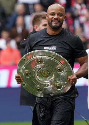 Fussball, 1.BL 2025 2026, FC Bayern München vs 1.FC Köln 16.05.2026 , Allianzarena München FC Bayern München Meisterfeier Vincent Kompany FC Bayern München mit Meisterschale,