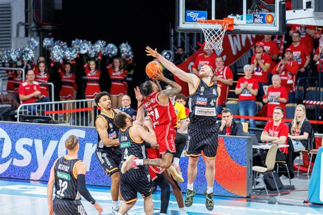 Cobe Williams (BMA365 Bamberg Baskets, 24), Christian Sengfelder (ratiopharm Ulm, 43), BMA365 Bamberg Baskets vs. ratiopharm Ulm, Basketball, easyCredit BBL, Playoff Viertelfinale, Spiel 1, 16.05.2026 BMA365 Bamberg Baskets vs. ratiopharm Ulm, Basketball, easyCredit BBL, Playoff Viertelfinale, Spiel 1, 16.05.2026 Bamberg Copyright: xEibner-Pressefoto G.xSantemizx EP_EER