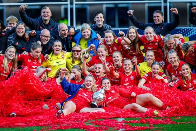 ROTTERDAM , 16-05-2026 , Het Kasteel , Season 2025 2026, Dutch Eurojackpot KNVB beker vrouwen football , match between FC Twente and PSV (cup final women) , picture shows celebration Twente Twente - PSV (cup final women)  x203738419x Copyright: