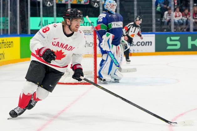 FRIBOURG, SWITZERLAND - MAY 16: Robert Thomas of Canada in action during the 2026 IIHF Ice hockey, Eishockey World Championship, WM, Weltmeisterschaft Switzerland game between Italy and Canada at BCF Arena on May 16, 2026 in Fribourg, Fribourg. Fribourg BCF Arena Fribourg Switzerland Copyright: xJustPictures.ch JarixPestelaccix jp-en-EuSpIm-JP6_JAR_Italy_Canada_16May2026_00120