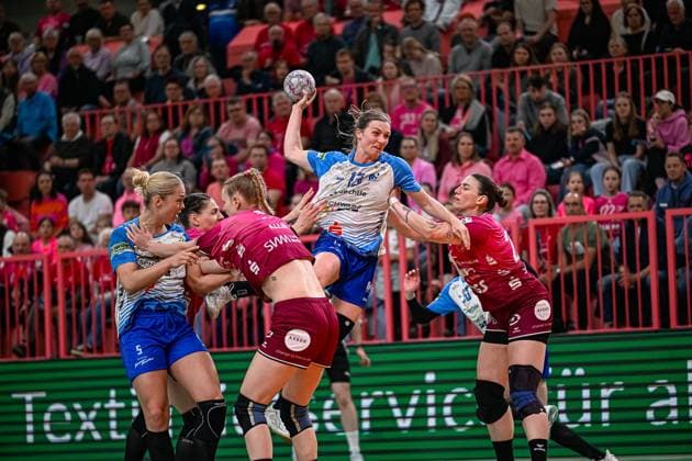 Szene mit Alicia Soffel (13; Union Neckarsulm) und Kim Hinkelmann (5; Sport-Union Neckarsulm) Szene mit Alicia Soffel (13; Sport-Union Neckarsulm) und Kim Hinkelmann (5; Sport-Union Neckarsulm)