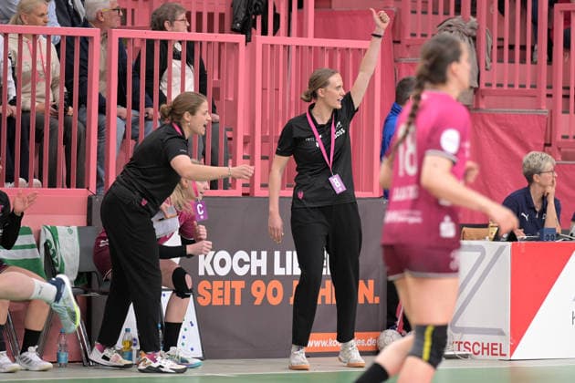 Louisa Wolf (TusSies Metzingen, Co-Trainerin) und Miriam Hirsch (TusSies Metzingen, Trainerin) Jubeln TusSies Metzingen vs. Union Neckarsulm , Handball, Alsco HBF, 5. Play-Off Ligaspieltag, Saison 2025 2026, 16.05.2026 TusSies Metzingen vs. Sport-Union Neckarsulm , Handball, Alsco HBF, 5. Play-Off Ligaspieltag, Saison 2025 2026, 16.05.2026 Tuebingen Copyright: xEibner-Pressefoto TobiasxBaurx EP_TBR