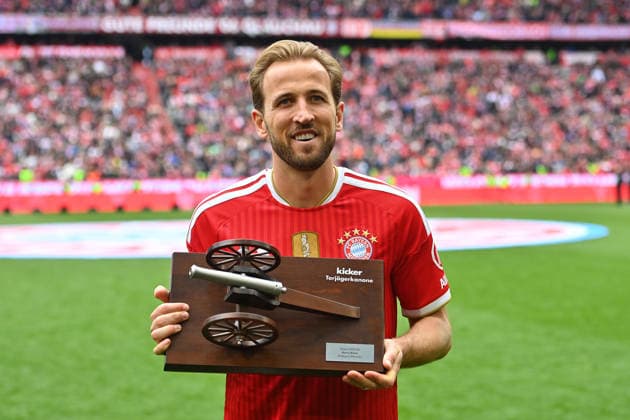 Harry KANE (Bayern Muenchen) mit der Kicker Torjaeger Kanone. Fussball 1. Bundesliga Saison 2025 2026, 34.Spieltag, Spieltag34 FC Bayern Muenchen - 1.FC Koeln am 16.05.2026 , A L L I A N Z A R E N A.