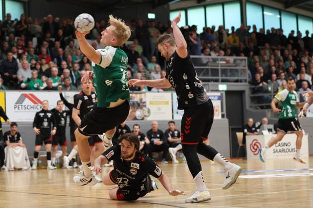 16.05.2026, Handball, Herren, 3. Liga, Saison 2025 2026, Aufstiegsrunde, HG Saarlouis - ASV Hamm-Westfalen, Zeb Bjerneld (HG Saarlouis), Jann Keno Jacobs (ASV Hamm-Westfalen), Andreas Bornemann (ASV Hamm-Westfalen) Saarlouis Stadtgartenhalle Saarland Deutschland (DEU) Copyright: xSebastianxBachx