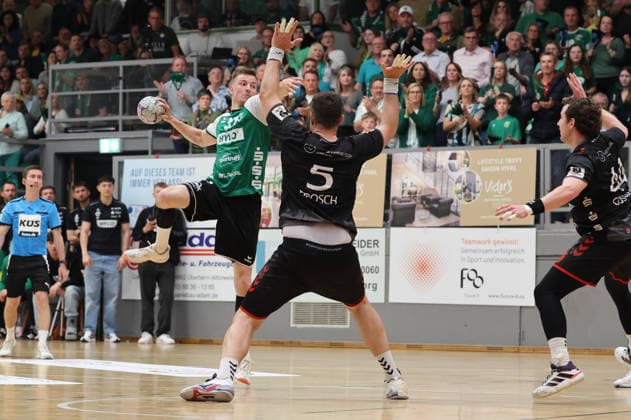 16.05.2026, Handball, Herren, 3. Liga, Saison 2025 2026, Aufstiegsrunde, HG Saarlouis - ASV Hamm-Westfalen, Tom Paetow (HG Saarlouis), Jan Brosch (ASV Hamm-Westfalen) Saarlouis Stadtgartenhalle Saarland Deutschland (DEU) Copyright: xSebastianxBachx