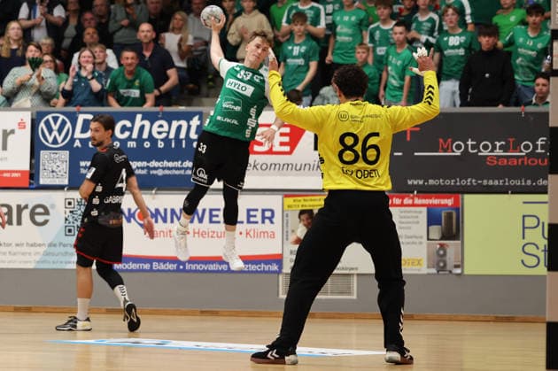 16.05.2026, Handball, Herren, 3. Liga, Saison 2025 2026, Aufstiegsrunde, HG Saarlouis - ASV Hamm-Westfalen, Elyas Noh (HG Saarlouis), Marcos Vinicois Colodeti (ASV Hamm-Westfalen) Saarlouis Stadtgartenhalle Saarland Deutschland (DEU) Copyright: xSebastianxBachx