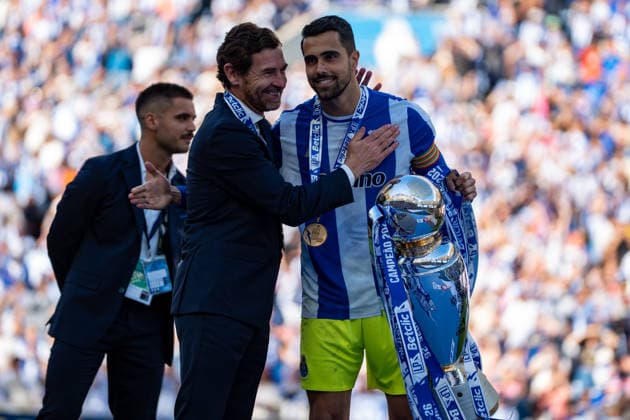 Andre Villas-Boas and Diogo Costa seen during Liga Portugal game between teams of FC Porto and CD Santa Clara at Estadio do Dragao (Kazimierz Koper Ball Raw Images) Porto Estadio do Dragao Portugal Copyright: xKazimierzxKoperx KAZ_POR_STA_2526-2-3