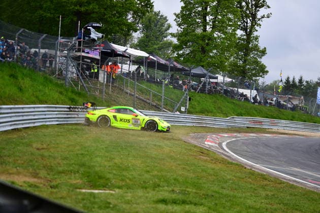 Manthey ( 911) SP 9. Das Fahrzeug fährt auf der Rennstrecke beim ADAC RAVENOL 24h Nürburgring 2026. Rheinland-Pfalz Deutschland