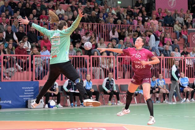 Carolin Huebner (TusSies Metzingen, 56) beim Wurf Tor gegen Lena Ivancok Union Neckarsulm, 29) im Tor TusSies Metzingen vs. Sport-Union Neckarsulm , Handball, Alsco HBF, 5. Play-Off Ligaspieltag, Saison 2025 2026, 16.05.2026 TusSies Metzingen vs. Sport-Union Neckarsulm , Handball, Alsco HBF, 5. Play-Off Ligaspieltag, Saison 2025 2026, 16.05.2026 Tuebingen Copyright: xEibner-Pressefoto TobiasxBaurx EP_TBR