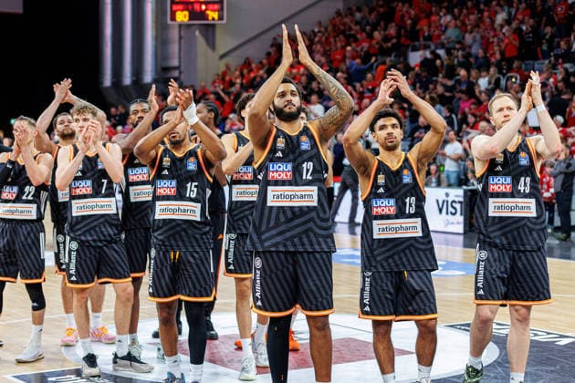 Team, Mannschaft, enttaeuscht, Enttaeuschung, negative Emotionen, negative Emotion, Spielende, BMA365 Bamberg Baskets vs. ratiopharm Ulm, Basketball, easyCredit BBL, Playoff Viertelfinale, Spiel 1, 16.05.2026 BMA365 Bamberg Baskets vs. ratiopharm Ulm, Basketball, easyCredit BBL, Playoff Viertelfinale, Spiel 1, 16.05.2026 Bamberg Copyright: xEibner-Pressefoto G.xSantemizx EP_EER