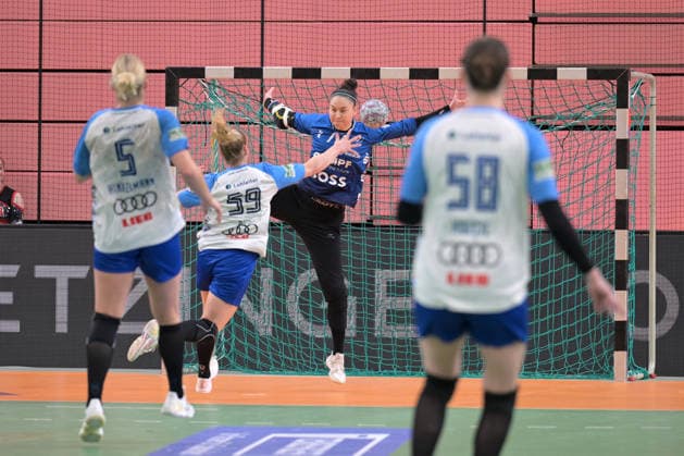 Sara Suba (TusSies Metzingen, 77) im Tor gegen Antje Doell Union Neckarsulm, 59) beim Wurf Tor TusSies Metzingen vs. Sport-Union Neckarsulm , Handball, Alsco HBF, 5. Play-Off Ligaspieltag, Saison 2025 2026, 16.05.2026 TusSies Metzingen vs. Sport-Union Neckarsulm , Handball, Alsco HBF, 5. Play-Off Ligaspieltag, Saison 2025 2026, 16.05.2026 Tuebingen Copyright: xEibner-Pressefoto TobiasxBaurx EP_TBR