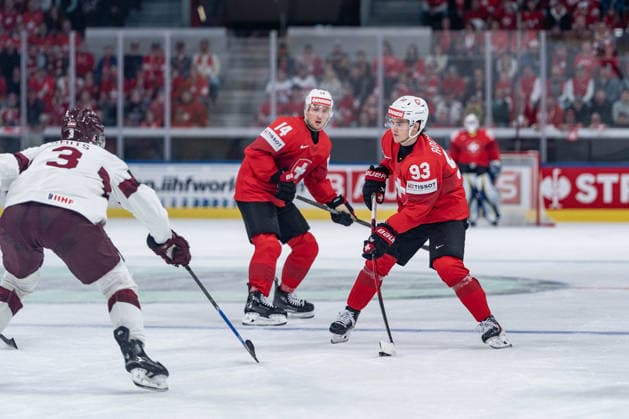 16 05 2026, Zurich, Swiss Life Arena, Ice hockey, Eishockey World Championships: Switzerland - Latvia, 93 Theo Rochette (Switzerland), 14 Dean Kukan (Switzerland) Zurich Swiss Life Arena Zurich Switzerland Copyright: xJustPictures.ch StefanxEmchx jp-de-StEm-DSC0053420260516