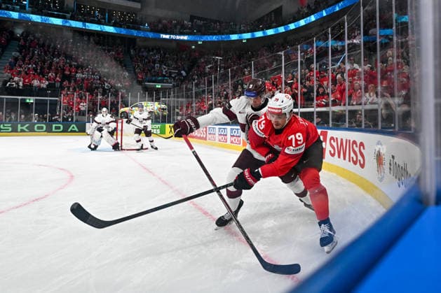 ZURICH, SWITZERLAND - MAY 16: Calvin Thurkauf of Switzerland and Arturs Andzans of Latvia in a battle along the boards during the 2026 IIHF Ice hockey, Eishockey World Championship, WM, Weltmeisterschaft Switzerland game between Switzerland and Latvia at Swiss Life Arena on May 16, 2026 in Zurich, Zurich. Zurich Swiss Life Arena Zurich Switzerland Copyright: xJustPictures.ch AndreaxBrancax jp-en-EuSpIm-JP7_ANB_Sui_Lat_16052026_4219