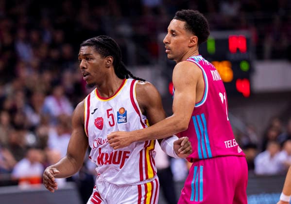 Marcus Carr (Fitness First Wuerzburg Baskets, 5) und Joel Aminu (Telekom Baskets Bonn, 21) re. Telekom Baskets Bonn - Fitness First Würzburg Baskets 16.05.2026 Basketball, easyCredit Basketball Bundesliga, Playoffs, Viertelfinale Spiel 1, GER, Bonn, Telekom Dome Bonn Copyright: HMBxMedia xMarcoxBader
