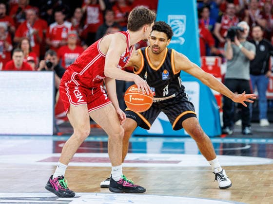 Zachary Ensminger (BMA365 Bamberg Baskets, 01), Mark Smith (ratiopharm Ulm, 13), BMA365 Bamberg Baskets vs. ratiopharm Ulm, Basketball, easyCredit BBL, Playoff Viertelfinale, Spiel 1, 16.05.2026 BMA365 Bamberg Baskets vs. ratiopharm Ulm, Basketball, easyCredit BBL, Playoff Viertelfinale, Spiel 1, 16.05.2026 Bamberg Copyright: xEibner-Pressefoto G.xSantemizx EP_EER