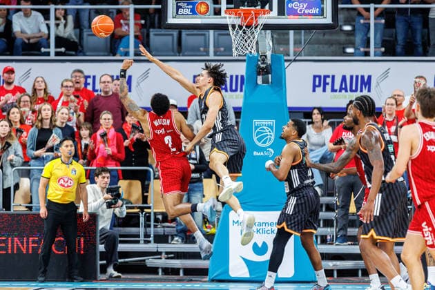 Ibi Watson (BMA365 Bamberg Baskets, 02), Alec Anigbata (ratiopharm Ulm, 21), BMA365 Bamberg Baskets vs. ratiopharm Ulm, Basketball, easyCredit BBL, Playoff Viertelfinale, Spiel 1, 16.05.2026 BMA365 Bamberg Baskets vs. ratiopharm Ulm, Basketball, easyCredit BBL, Playoff Viertelfinale, Spiel 1, 16.05.2026 Bamberg Copyright: xEibner-Pressefoto G.xSantemizx EP_EER